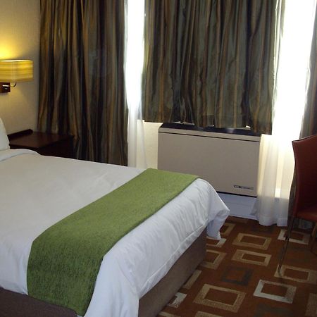 Garden Court Or Tambo International Airport Hotel Kempton Park Eksteriør billede