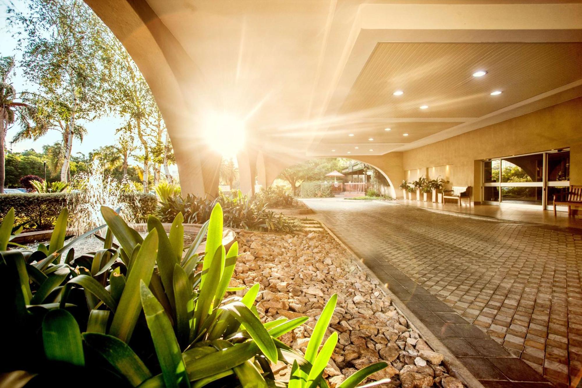 Garden Court Or Tambo International Airport Hotel Kempton Park Eksteriør billede