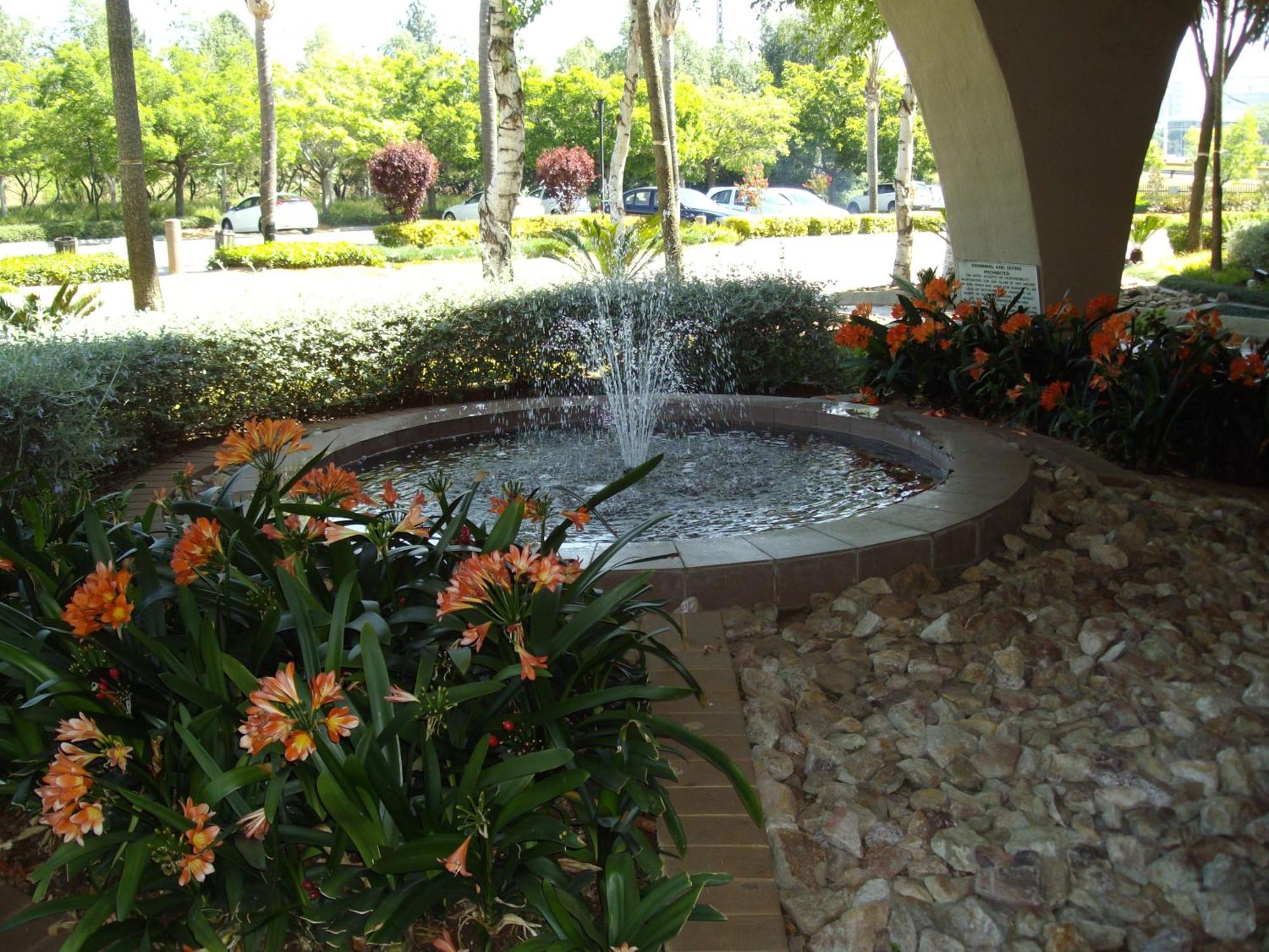 Garden Court Or Tambo International Airport Hotel Kempton Park Eksteriør billede