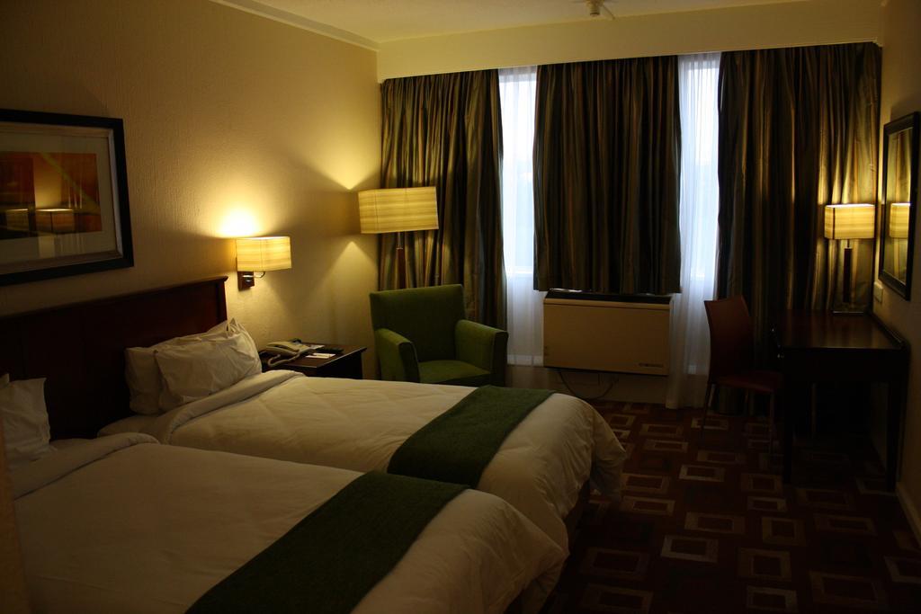 Garden Court Or Tambo International Airport Hotel Kempton Park Eksteriør billede
